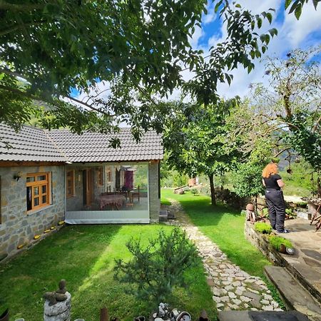 Bujtina Peshtan Guesthouse&Camping Tepelene Eksteriør bilde