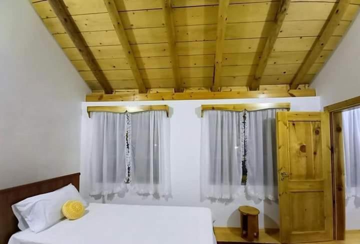 Bujtina Peshtan Guesthouse&Camping Tepelene Eksteriør bilde