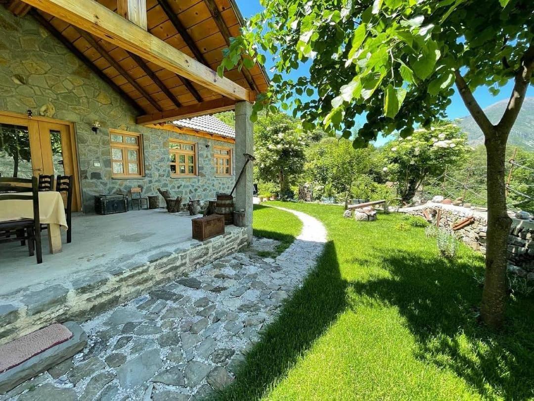 Bujtina Peshtan Guesthouse&Camping Tepelene Eksteriør bilde