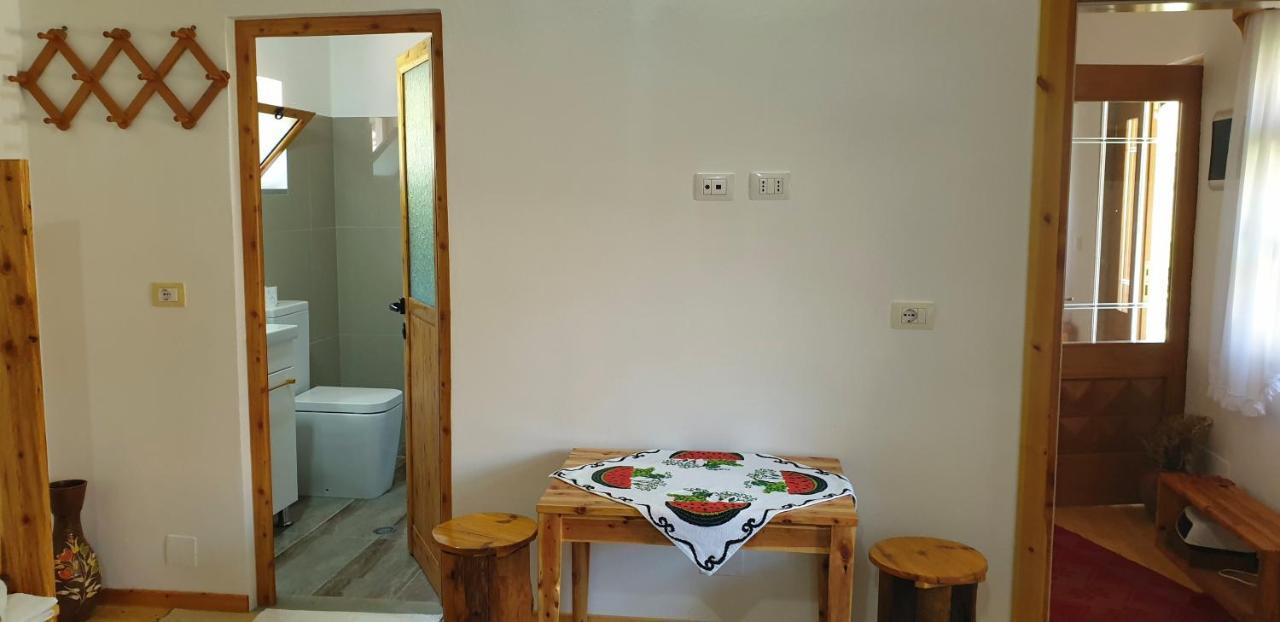 Bujtina Peshtan Guesthouse&Camping Tepelene Eksteriør bilde