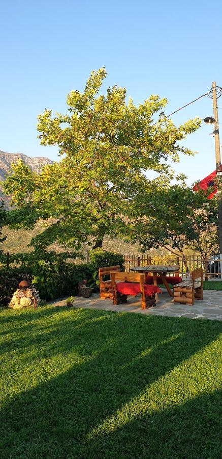 Bujtina Peshtan Guesthouse&Camping Tepelene Eksteriør bilde