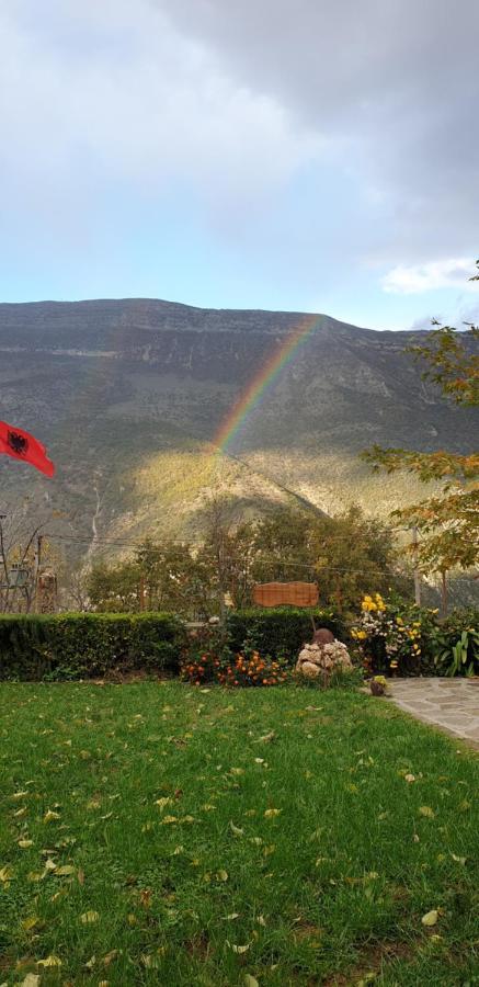 Bujtina Peshtan Guesthouse&Camping Tepelene Eksteriør bilde