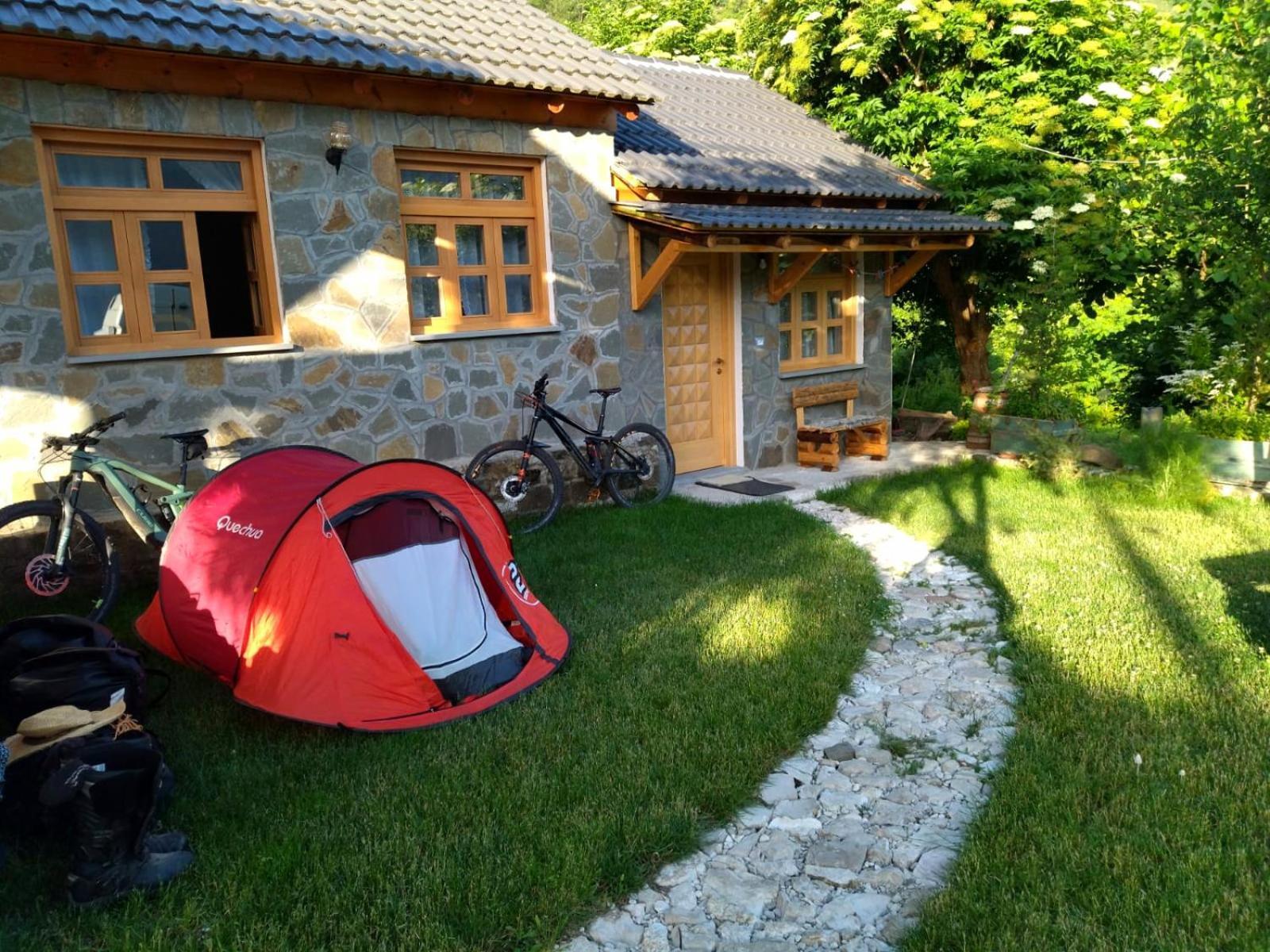 Bujtina Peshtan Guesthouse&Camping Tepelene Eksteriør bilde