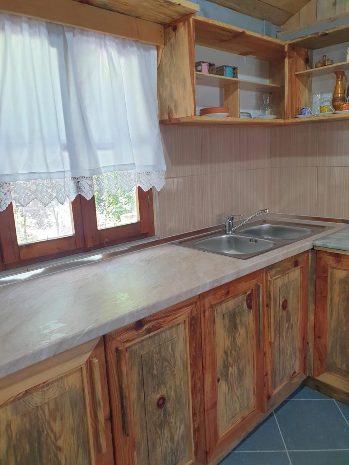 Bujtina Peshtan Guesthouse&Camping Tepelene Eksteriør bilde