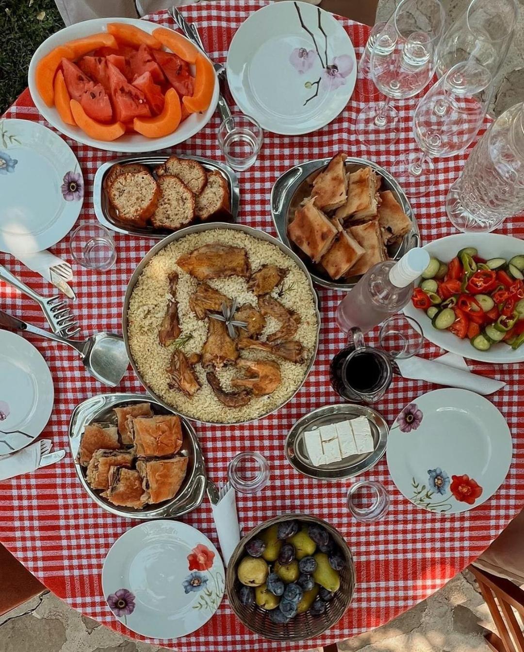 Bujtina Peshtan Guesthouse&Camping Tepelene Eksteriør bilde